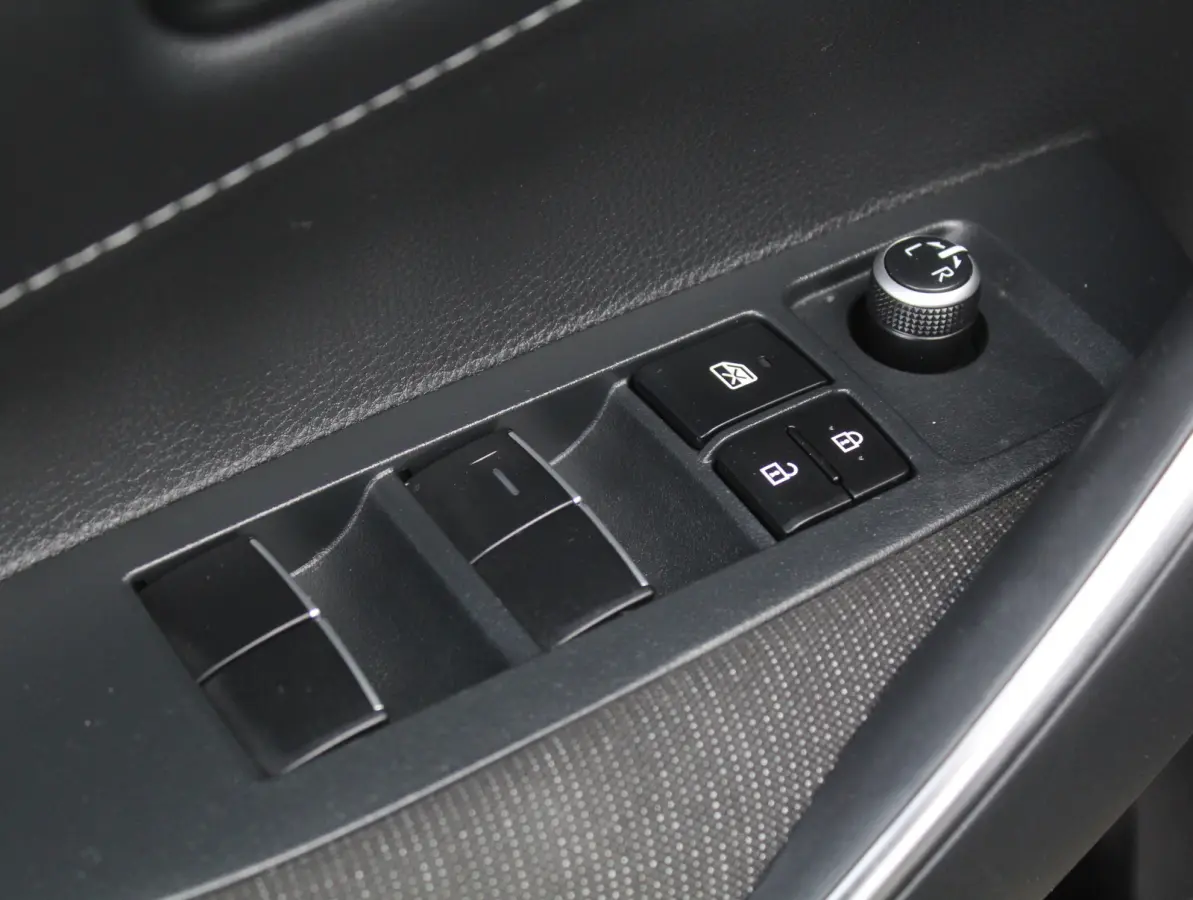 Hybrid 140 Active CARPLAY | ADAPCRUISE | CAMERA | LED | LMV16 | NAVI | DAB | CLIMATE