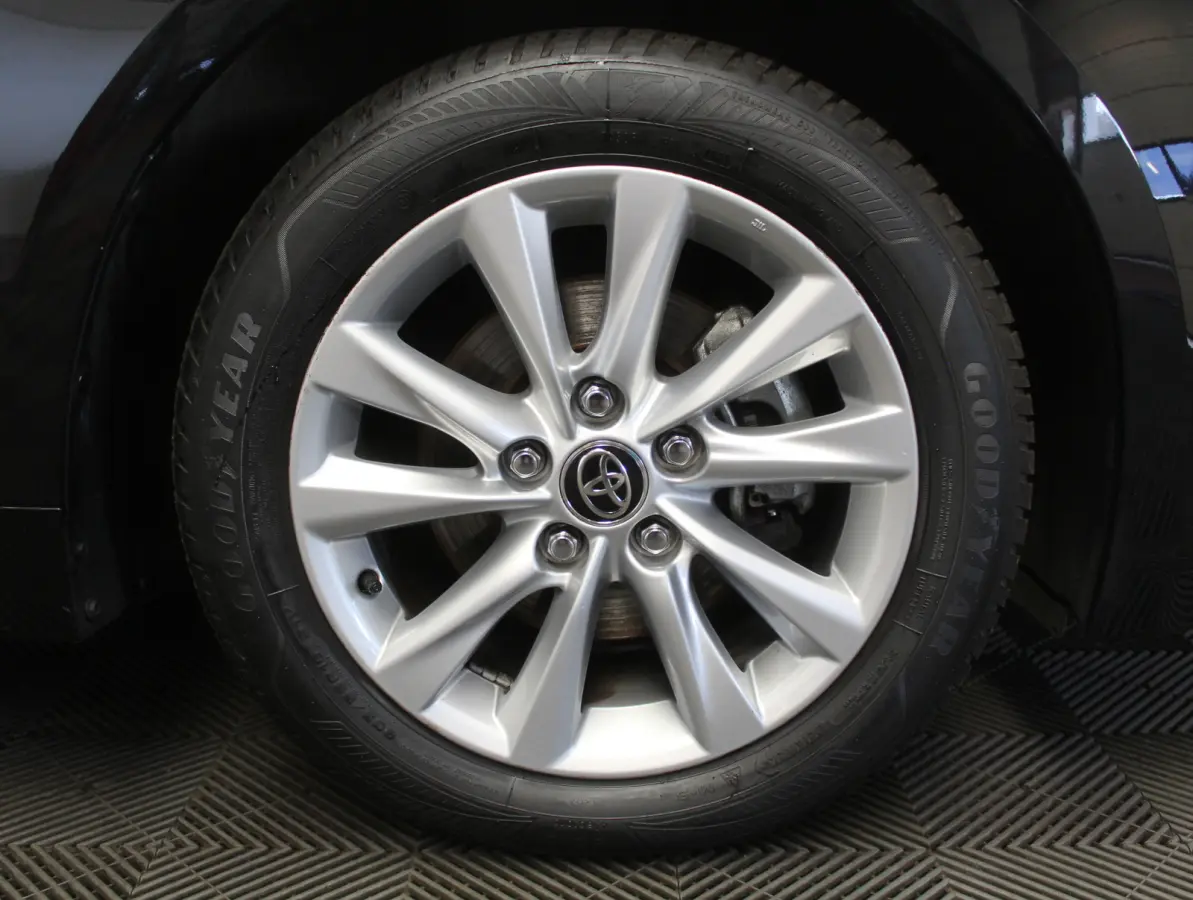 Hybrid 140 Active CARPLAY | ADAPCRUISE | CAMERA | LED | LMV16 | NAVI | DAB | CLIMATE