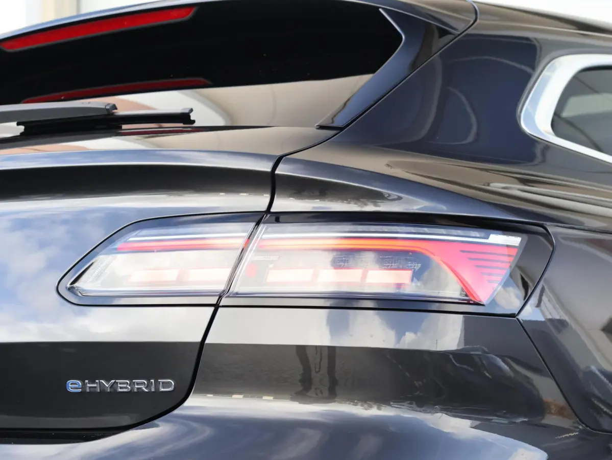 1.4 TSI eHybrid R-Line Business+ | Panoramadak