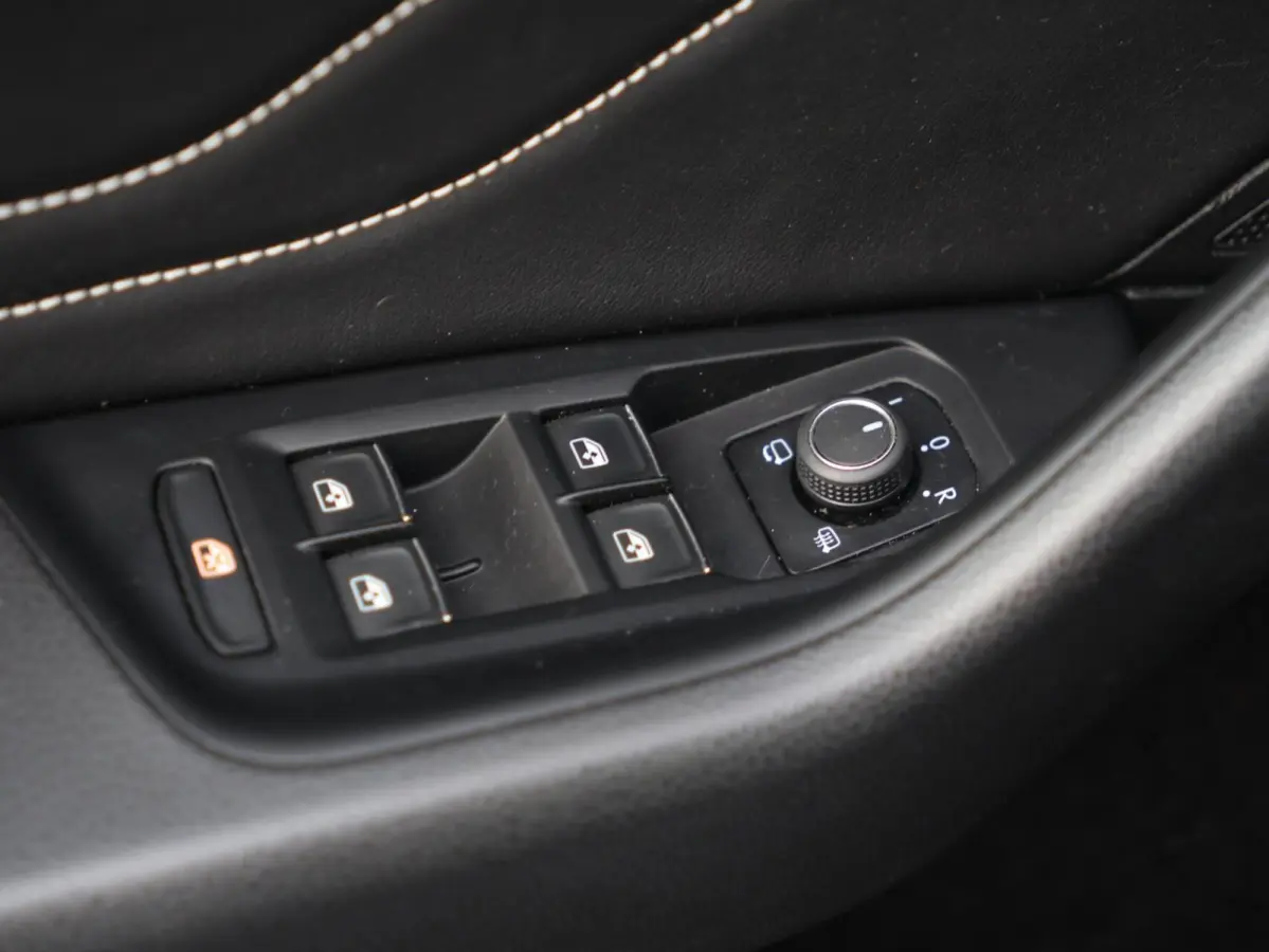 1.4 TSI eHybrid R-Line Business+ | Panoramadak