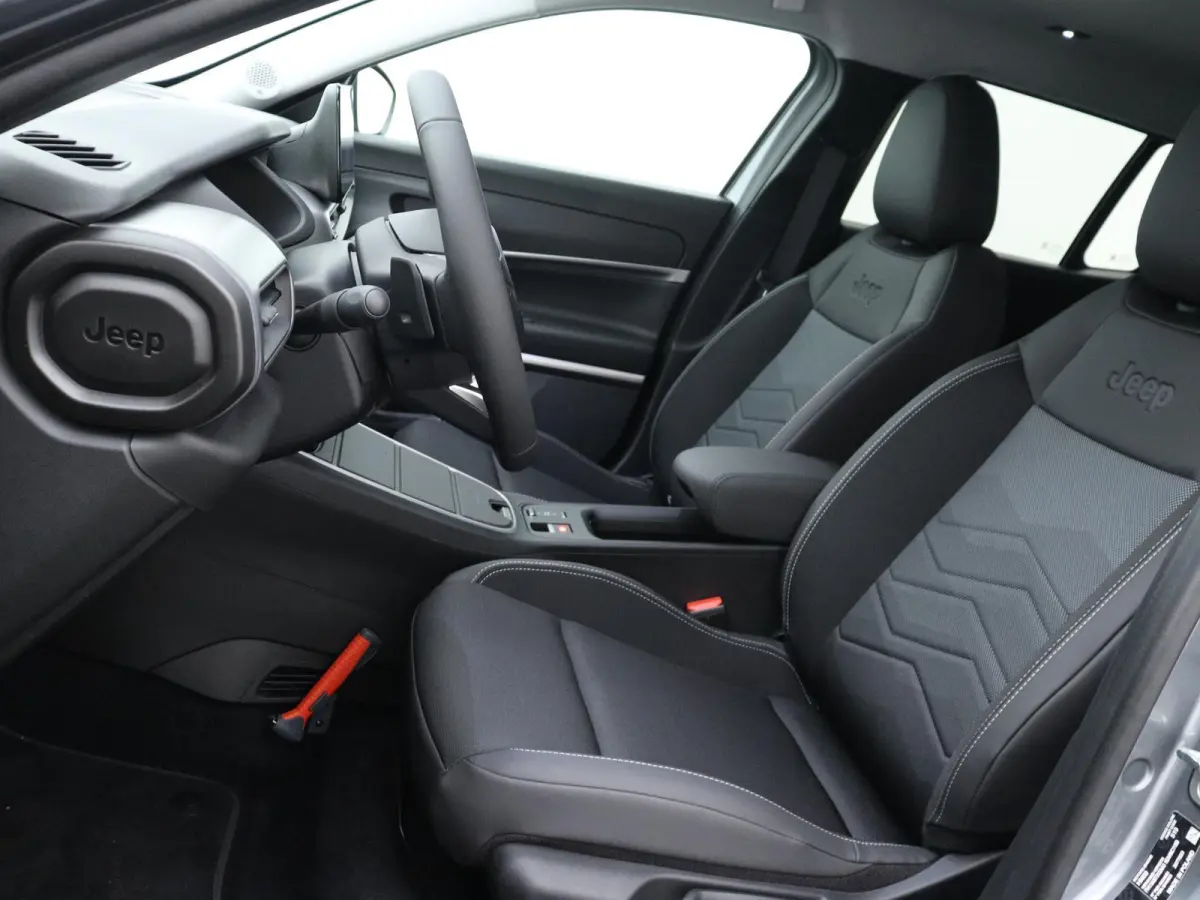 Summit 54 kWh | DEMONSTRATIE MODEL | NAV | CARPLAY | WINTER PACK | CAM | PDC | ECC | LMV |