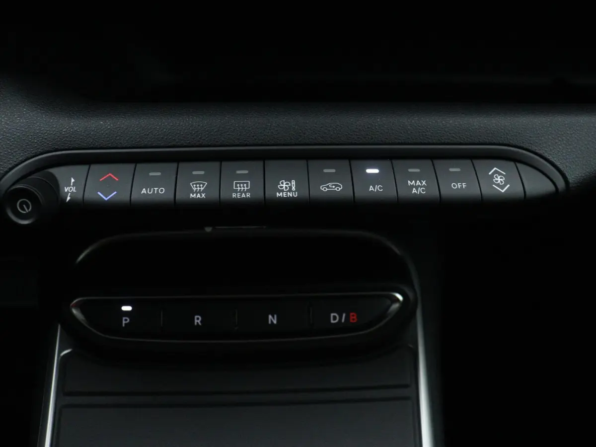 Summit 54 kWh | DEMONSTRATIE MODEL | NAV | CARPLAY | WINTER PACK | CAM | PDC | ECC | LMV |