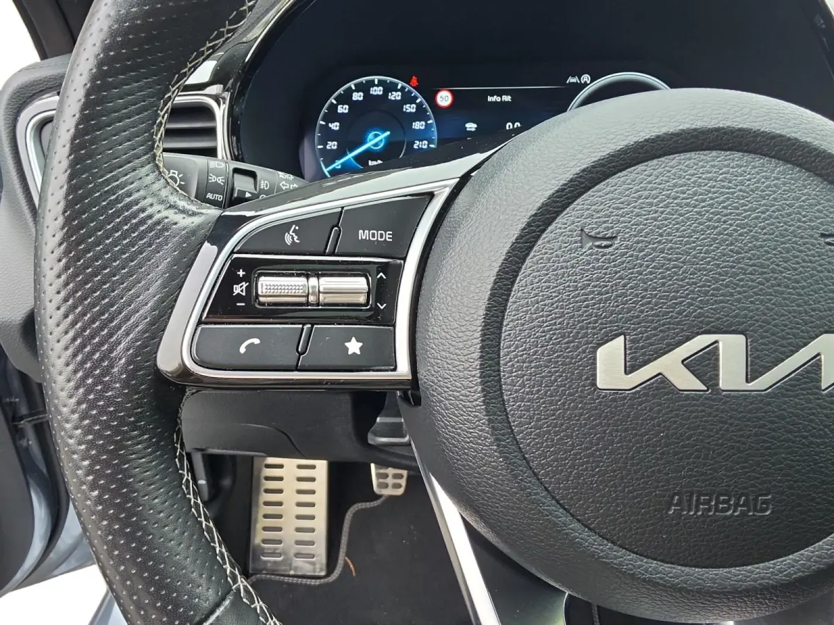 1.0 T-GDi GT-Line | Airco | Navi | Camera | Panoramadak | Stoelverwarming | Stuurverwarming | Cruise Control |