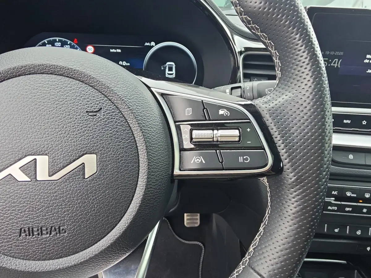 1.0 T-GDi GT-Line | Airco | Navi | Camera | Panoramadak | Stoelverwarming | Stuurverwarming | Cruise Control |