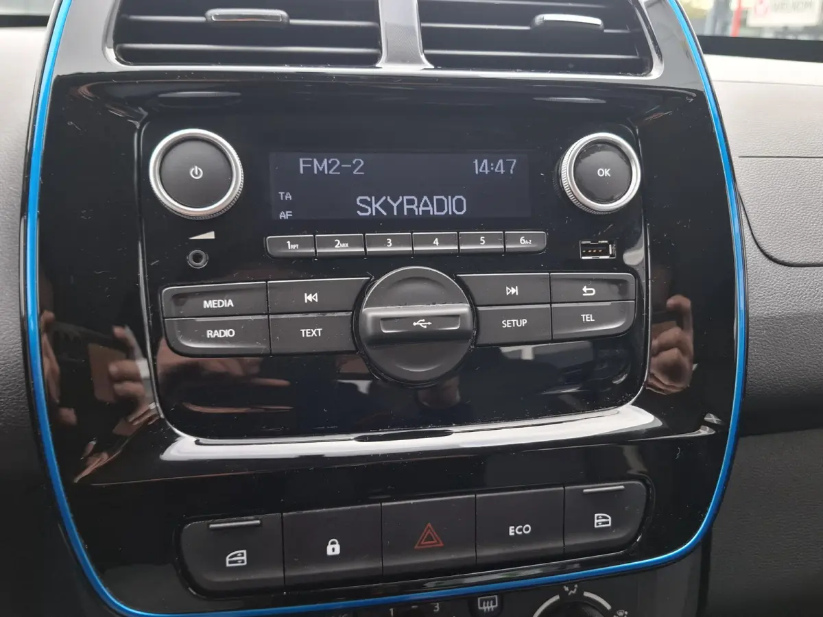 Comfort 27 kWh | SoH 93.3% | Lichtmetalen Velgen 14" | Radio | Airco | Kunstlederen/Stoffen Bekleding |