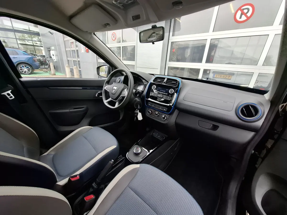 Comfort 27 kWh | SoH 93.3% | Lichtmetalen Velgen 14" | Radio | Airco | Kunstlederen/Stoffen Bekleding |