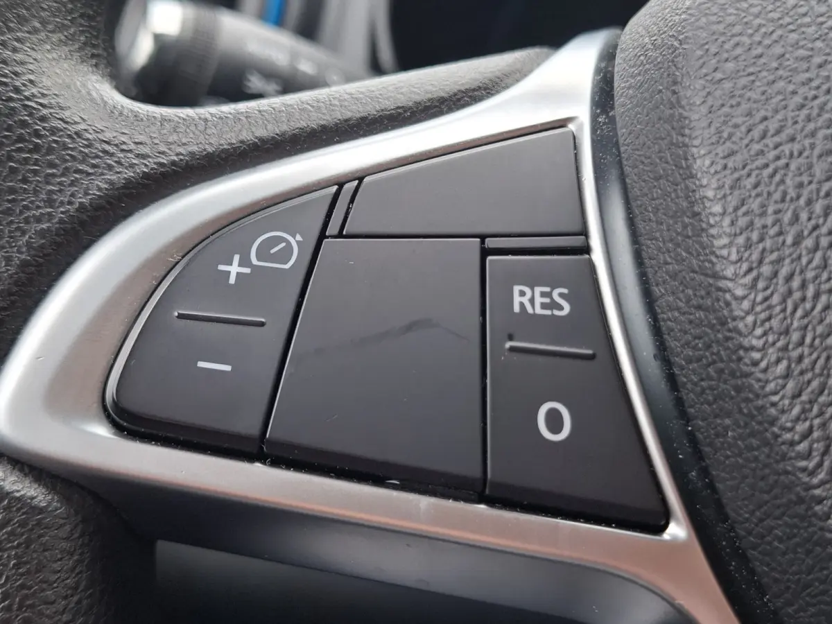 Comfort 27 kWh | SoH 93.3% | Lichtmetalen Velgen 14" | Radio | Airco | Kunstlederen/Stoffen Bekleding |