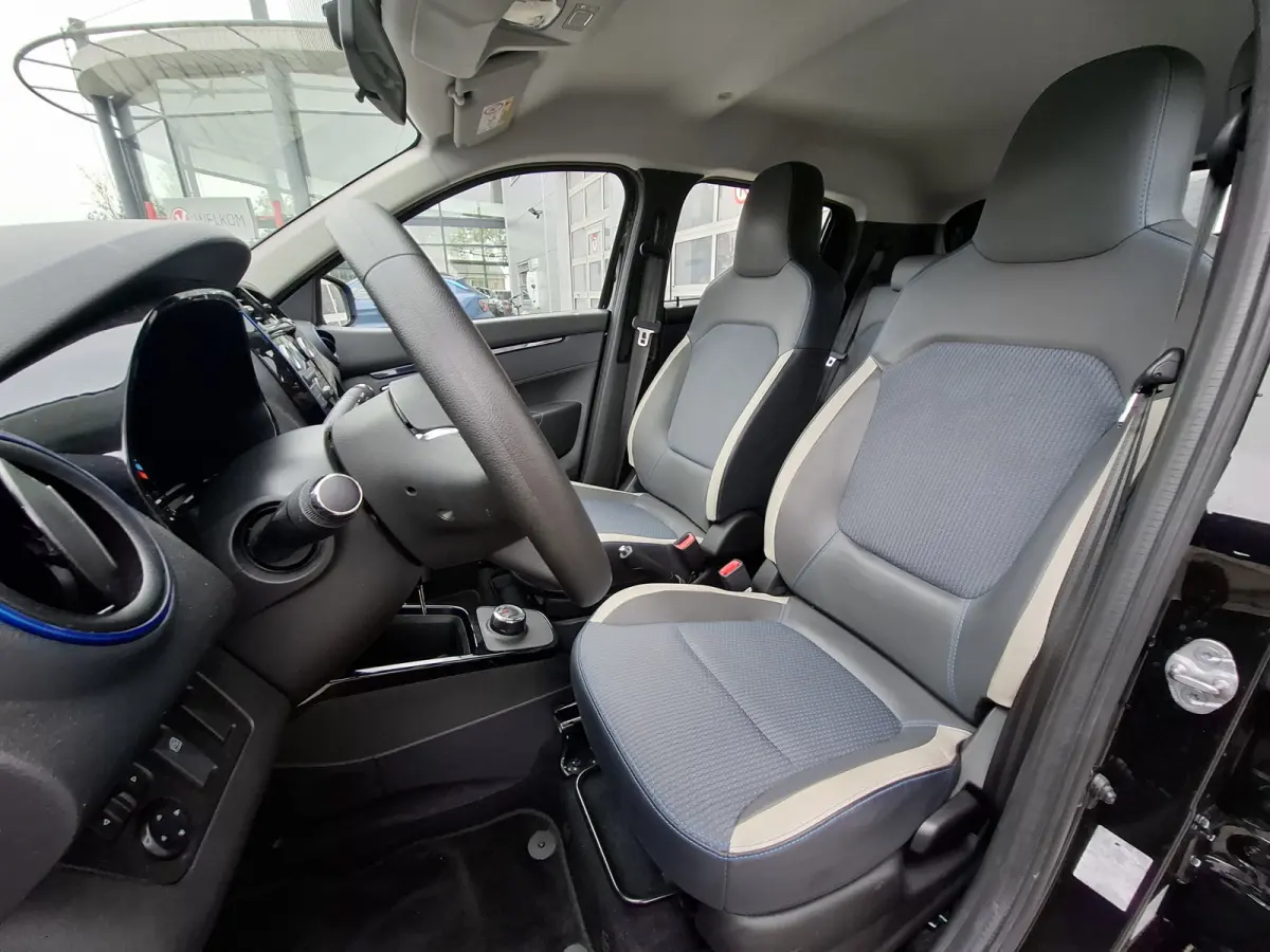 Comfort 27 kWh | SoH 93.3% | Lichtmetalen Velgen 14" | Radio | Airco | Kunstlederen/Stoffen Bekleding |