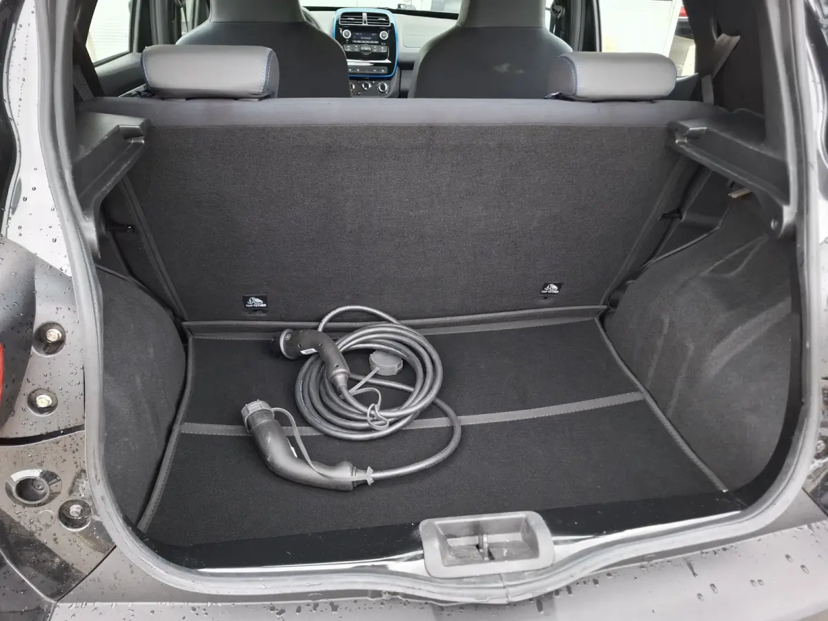 Comfort 27 kWh | SoH 93.3% | Lichtmetalen Velgen 14" | Radio | Airco | Kunstlederen/Stoffen Bekleding |