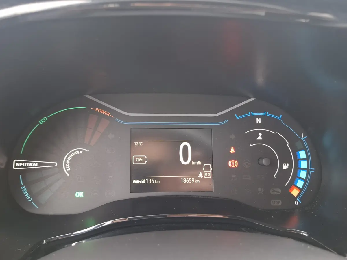 Comfort 27 kWh | SoH 93.3% | Lichtmetalen Velgen 14" | Radio | Airco | Kunstlederen/Stoffen Bekleding |
