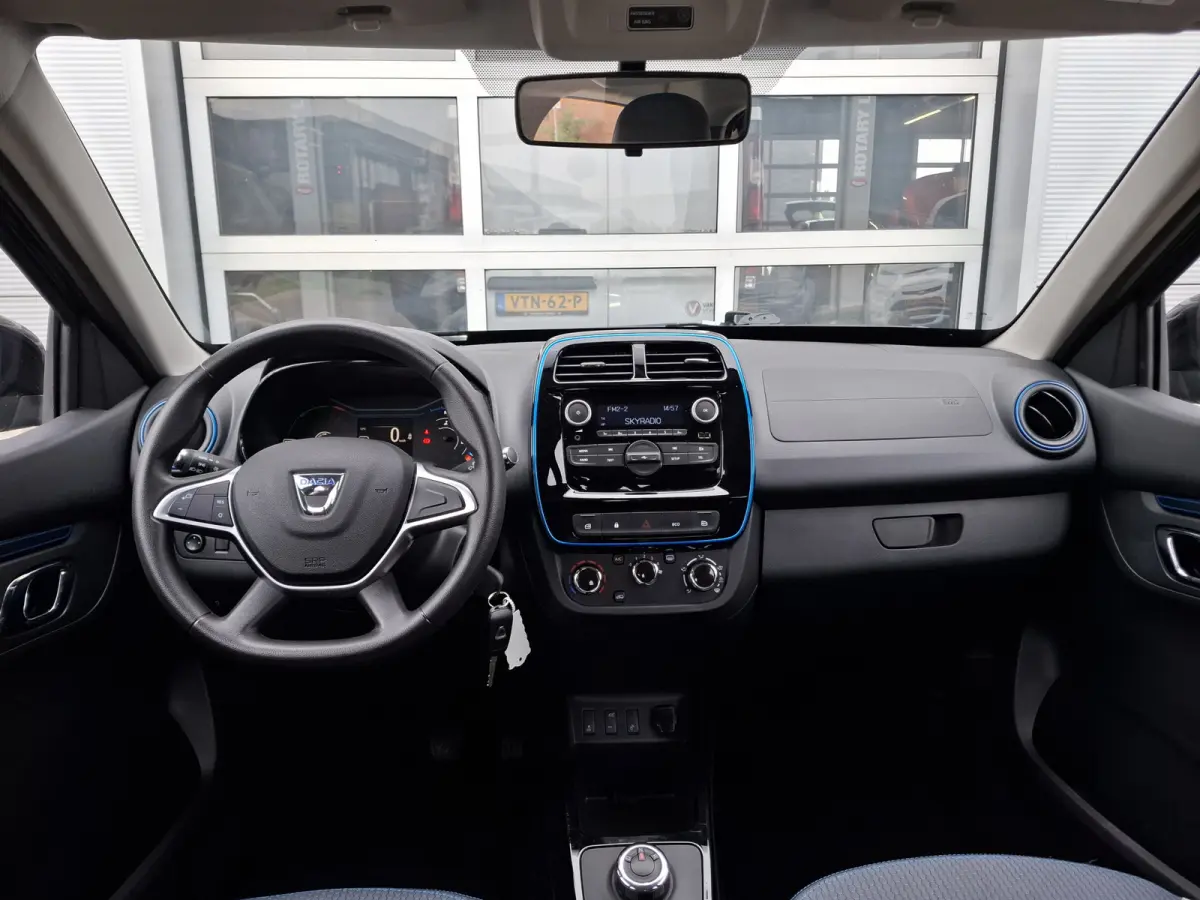 Comfort 27 kWh | SoH 93.3% | Lichtmetalen Velgen 14" | Radio | Airco | Kunstlederen/Stoffen Bekleding |