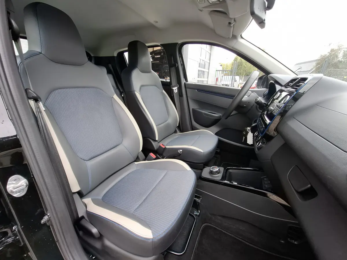 Comfort 27 kWh | SoH 93.3% | Lichtmetalen Velgen 14" | Radio | Airco | Kunstlederen/Stoffen Bekleding |
