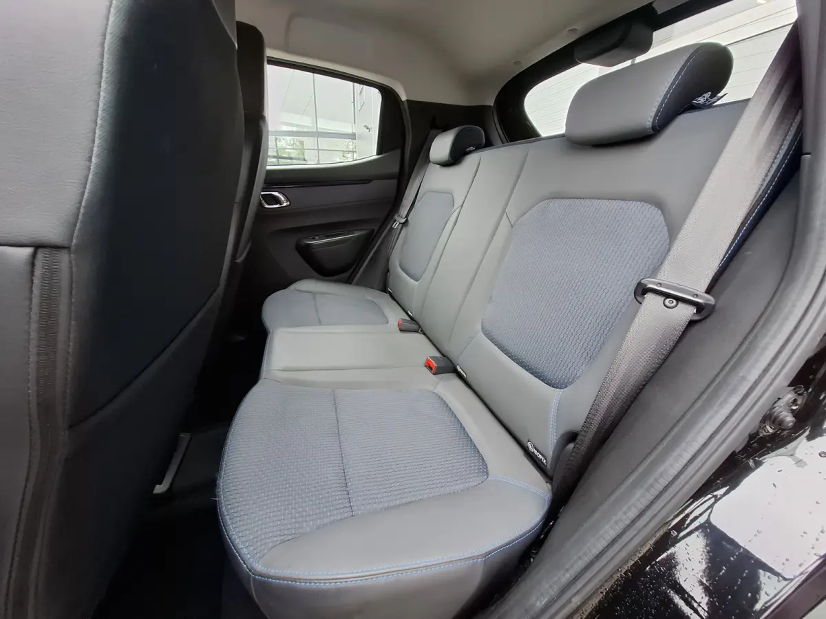 Comfort 27 kWh | SoH 93.3% | Lichtmetalen Velgen 14" | Radio | Airco | Kunstlederen/Stoffen Bekleding |