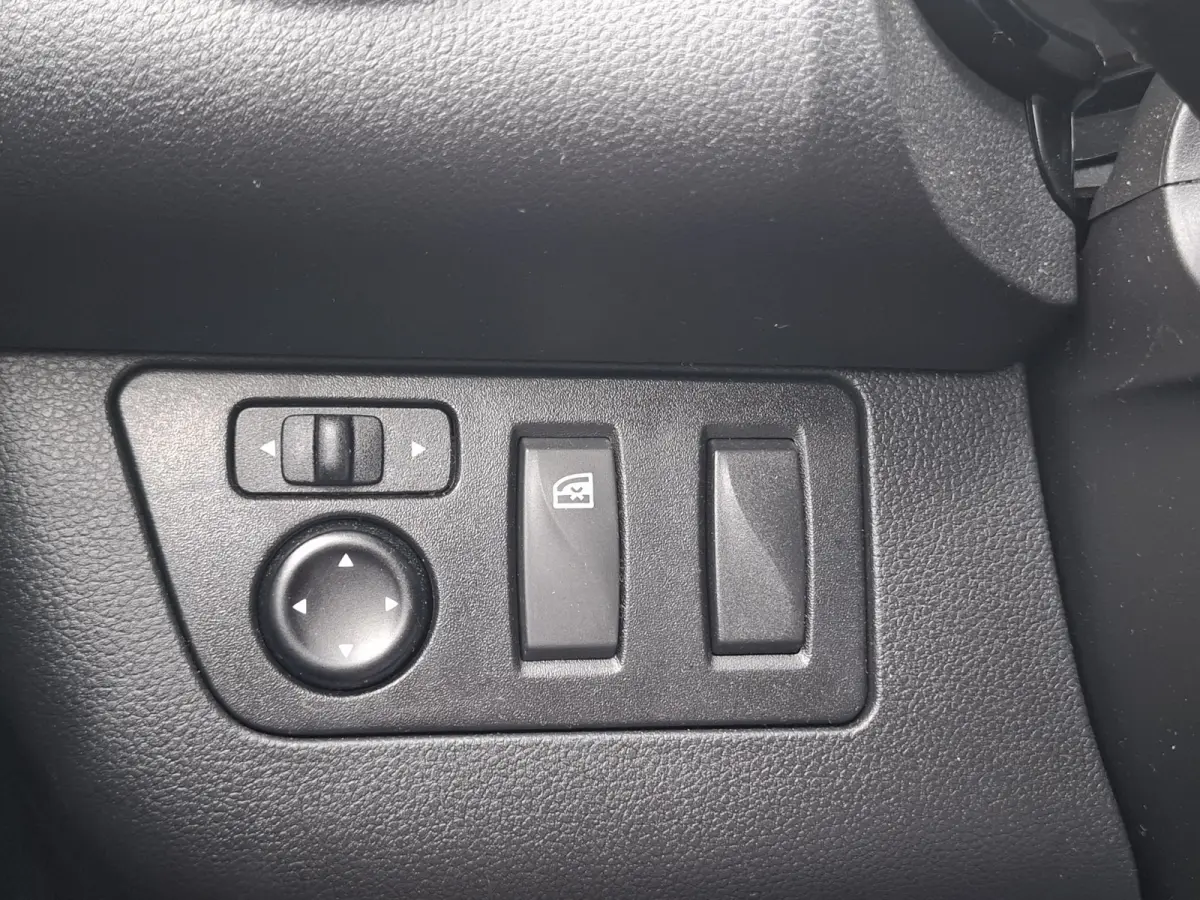 Comfort 27 kWh | SoH 93.3% | Lichtmetalen Velgen 14" | Radio | Airco | Kunstlederen/Stoffen Bekleding |