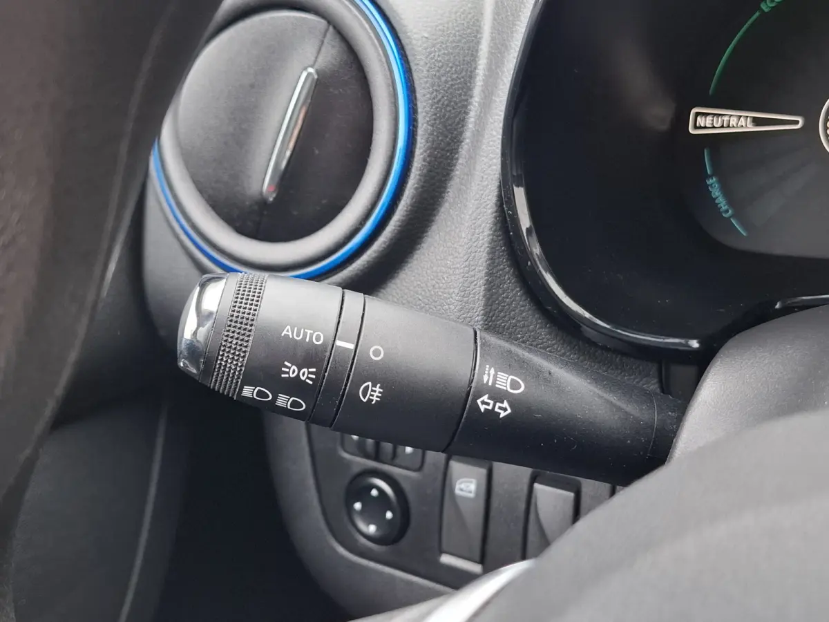 Comfort 27 kWh | SoH 93.3% | Lichtmetalen Velgen 14" | Radio | Airco | Kunstlederen/Stoffen Bekleding |