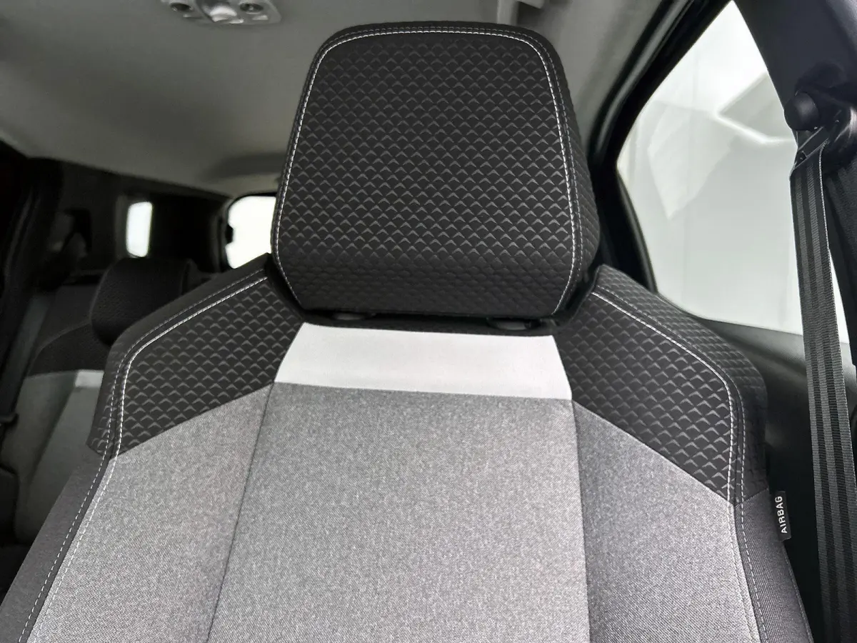 1.2 110pk Hybrid GS Automaat Stoel & Stuur & Voorruit verwarming | Climate Control | Cruise Control | Navigatie | Camera | Apple Carplay/Android Auto |