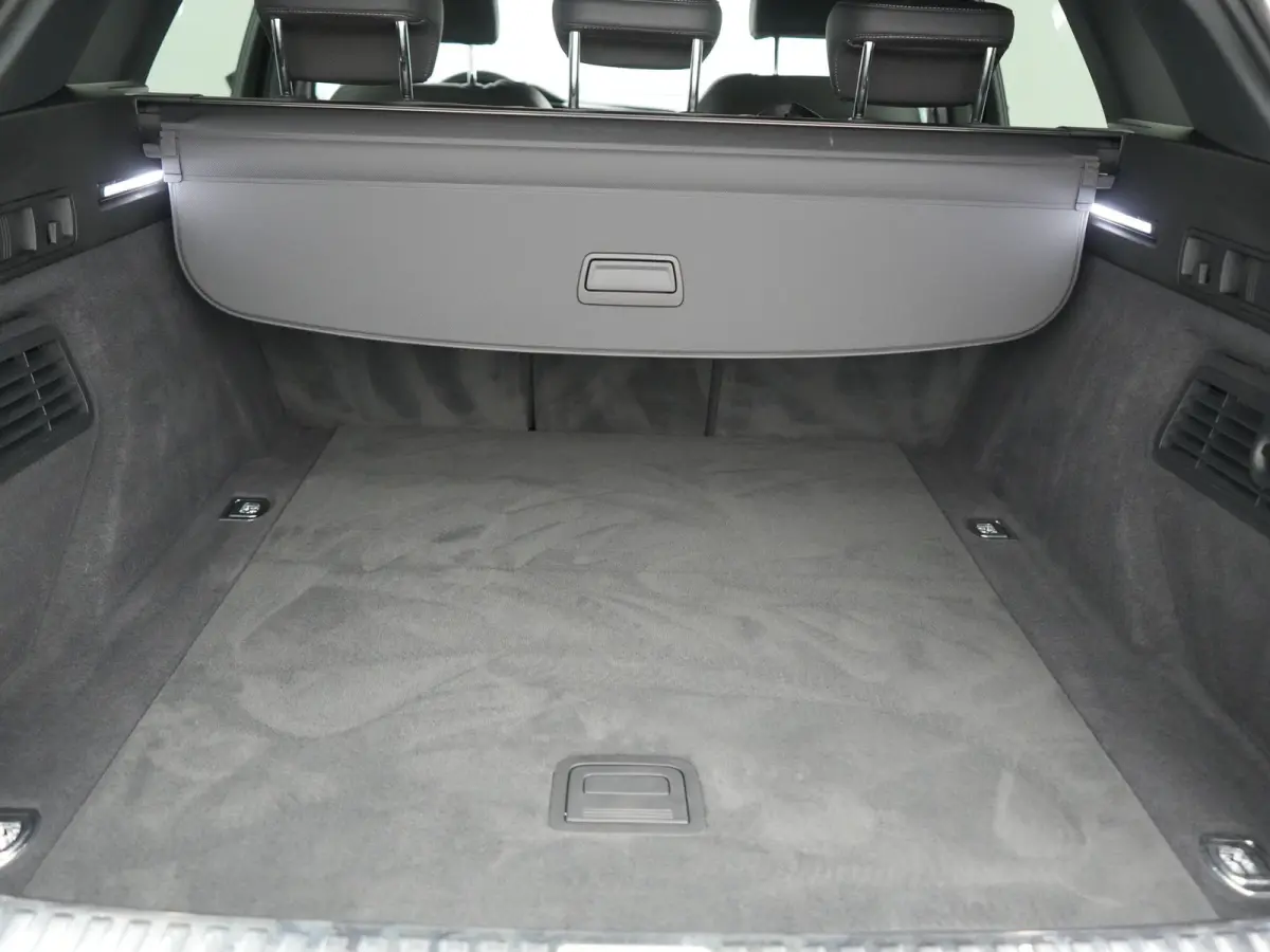 55 quattro S Line 114 kWh Dealer O.H | Trekhaak Afn. | Luchtvering | 360 Camera | Head Up | Adaptive Cruise | Matrix LED | Alcantara Sportstoelen Verwarmd | Apple Carplay | Keyless | Blis | 