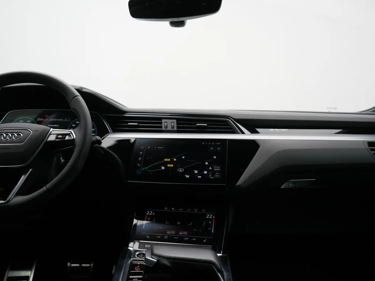 55 quattro S Line 114 kWh Dealer O.H | Trekhaak Afn. | Luchtvering | 360 Camera | Head Up | Adaptive Cruise | Matrix LED | Alcantara Sportstoelen Verwarmd | Apple Carplay | Keyless | Blis | 