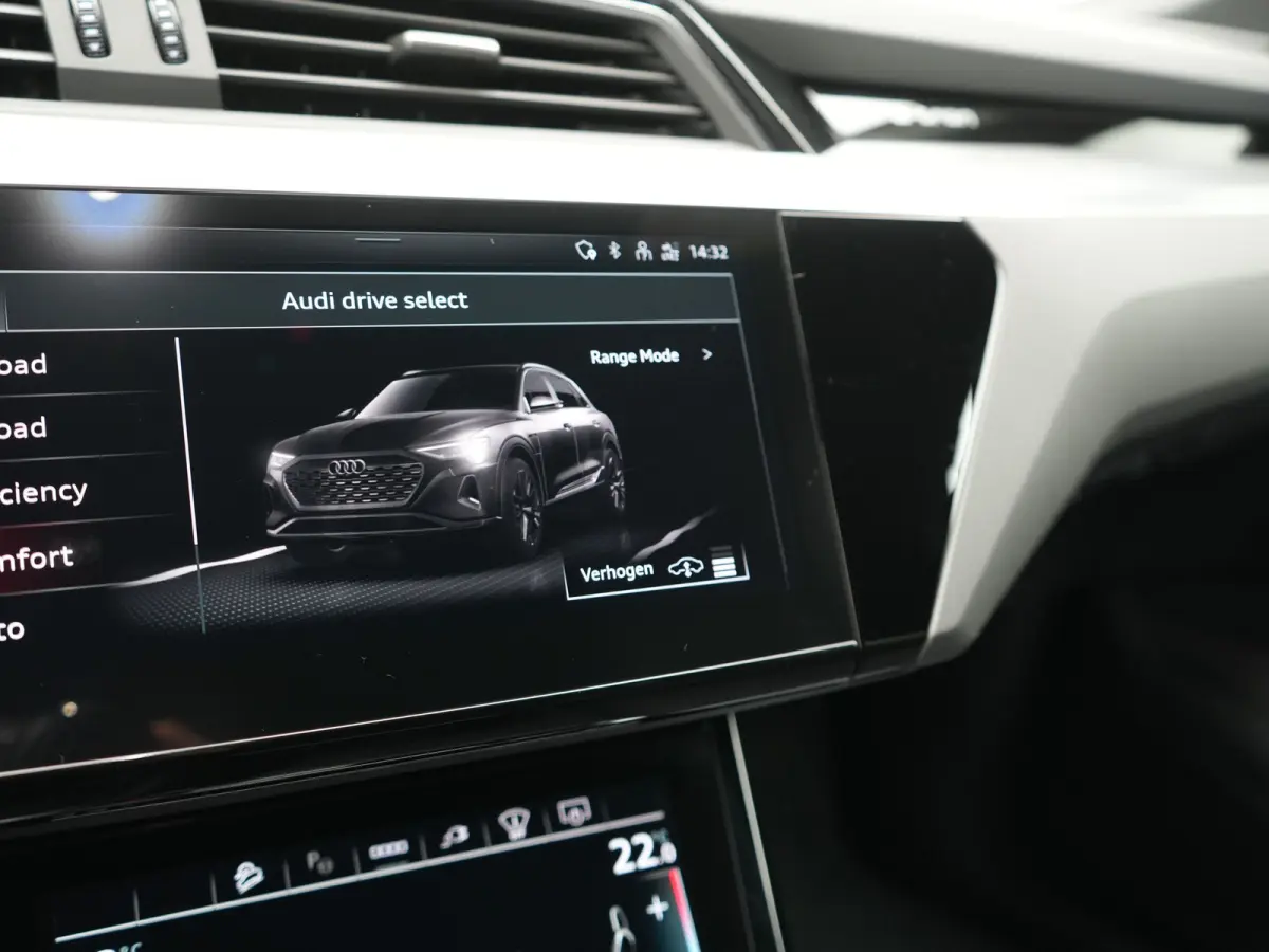 55 quattro S Line 114 kWh Dealer O.H | Trekhaak Afn. | Luchtvering | 360 Camera | Head Up | Adaptive Cruise | Matrix LED | Alcantara Sportstoelen Verwarmd | Apple Carplay | Keyless | Blis | 