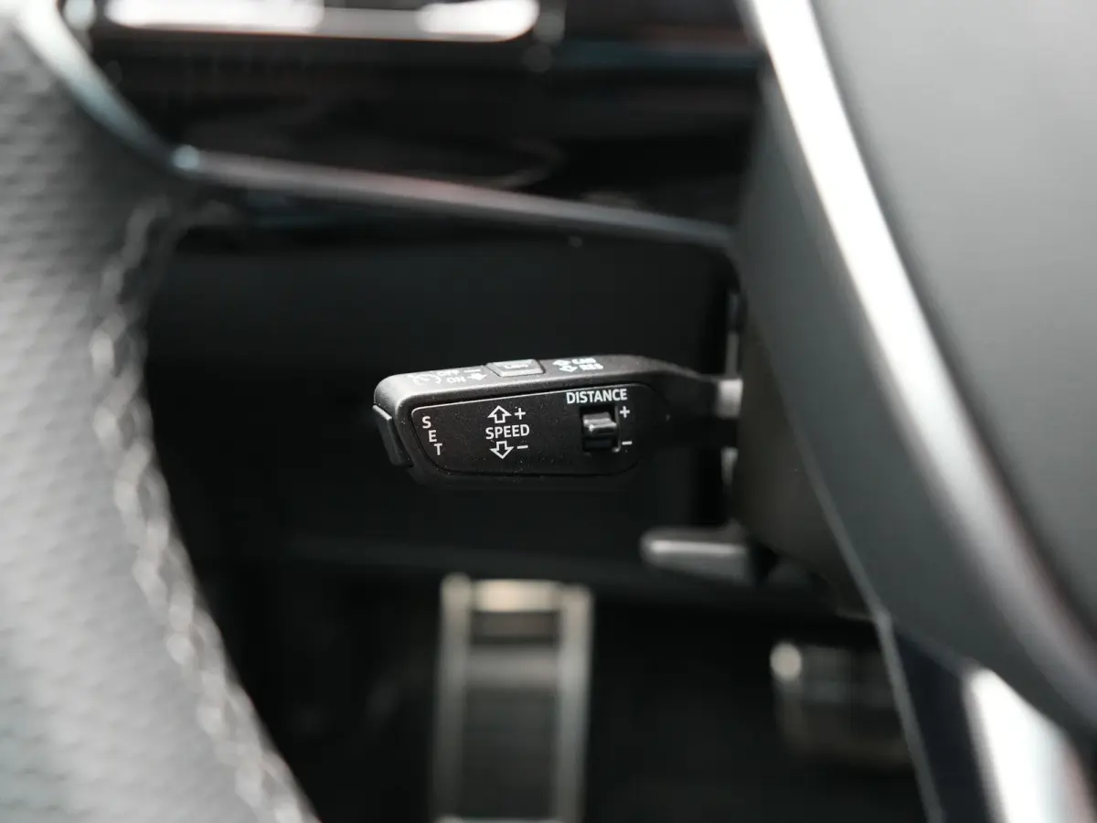 55 quattro S Line 114 kWh Dealer O.H | Trekhaak Afn. | Luchtvering | 360 Camera | Head Up | Adaptive Cruise | Matrix LED | Alcantara Sportstoelen Verwarmd | Apple Carplay | Keyless | Blis | 