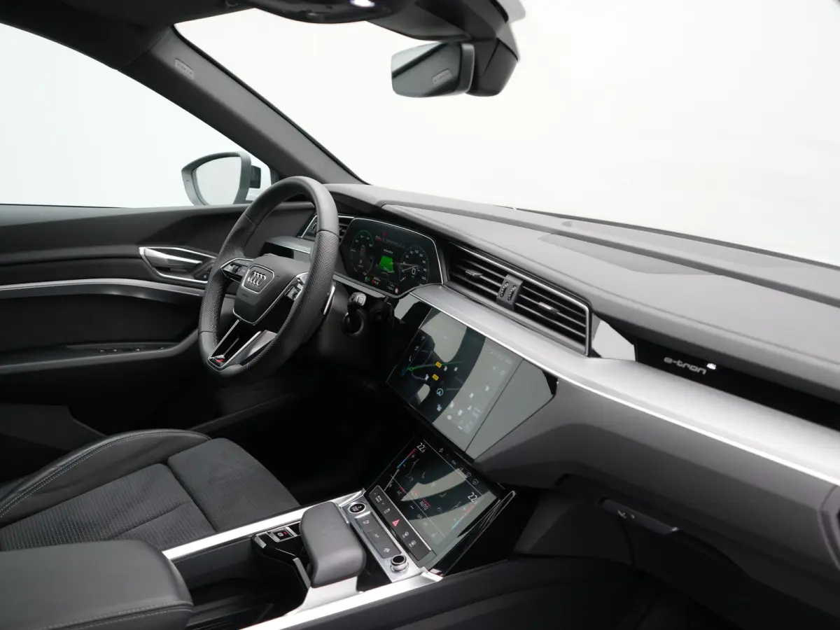 55 quattro S Line 114 kWh Dealer O.H | Trekhaak Afn. | Luchtvering | 360 Camera | Head Up | Adaptive Cruise | Matrix LED | Alcantara Sportstoelen Verwarmd | Apple Carplay | Keyless | Blis | 