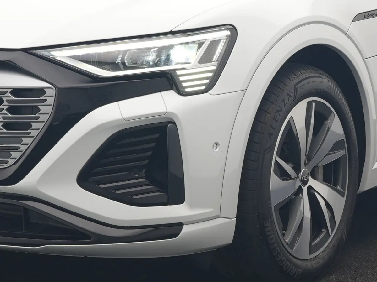 55 quattro S Line 114 kWh Dealer O.H | Trekhaak Afn. | Luchtvering | 360 Camera | Head Up | Adaptive Cruise | Matrix LED | Alcantara Sportstoelen Verwarmd | Apple Carplay | Keyless | Blis | 