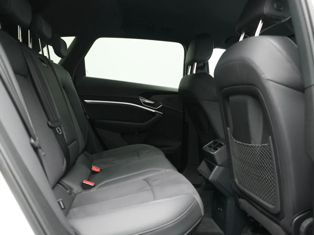 55 quattro S Line 114 kWh Dealer O.H | Trekhaak Afn. | Luchtvering | 360 Camera | Head Up | Adaptive Cruise | Matrix LED | Alcantara Sportstoelen Verwarmd | Apple Carplay | Keyless | Blis | 
