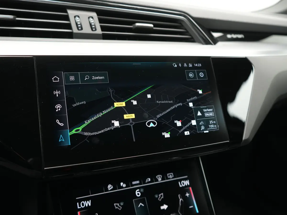 55 quattro S Line 114 kWh Dealer O.H | Trekhaak Afn. | Luchtvering | 360 Camera | Head Up | Adaptive Cruise | Matrix LED | Alcantara Sportstoelen Verwarmd | Apple Carplay | Keyless | Blis | 