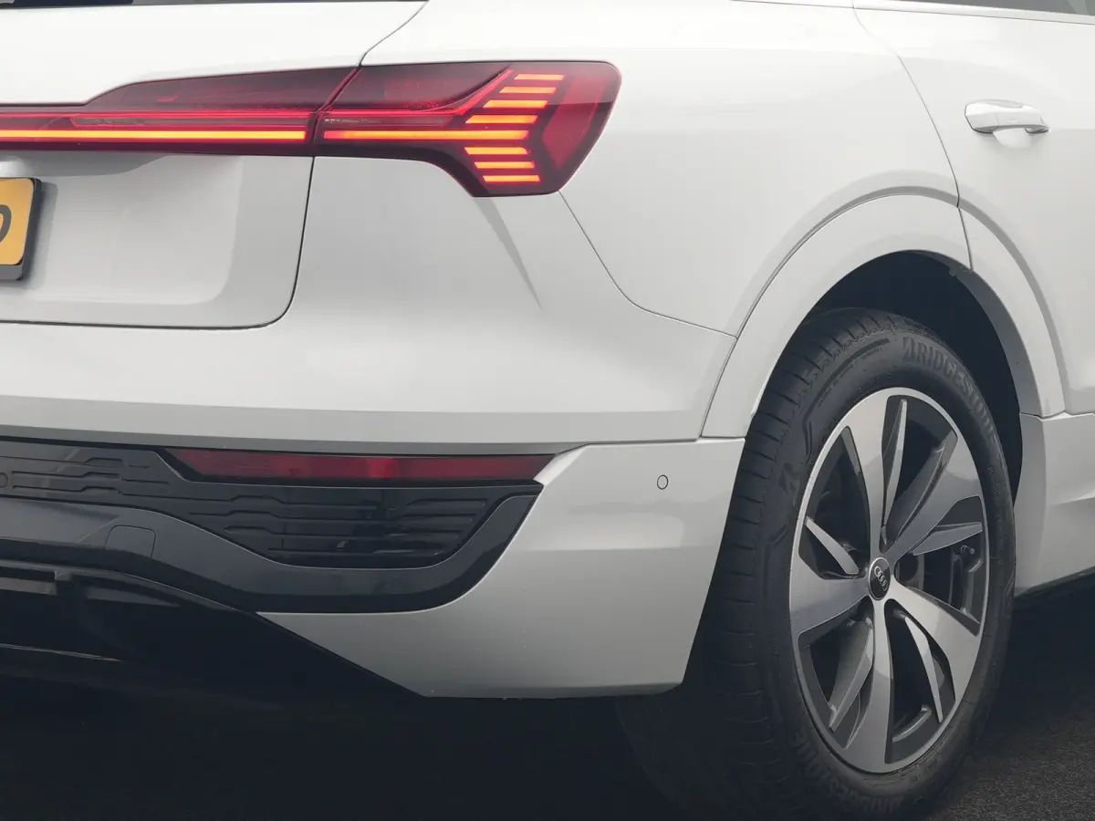 55 quattro S Line 114 kWh Dealer O.H | Trekhaak Afn. | Luchtvering | 360 Camera | Head Up | Adaptive Cruise | Matrix LED | Alcantara Sportstoelen Verwarmd | Apple Carplay | Keyless | Blis | 