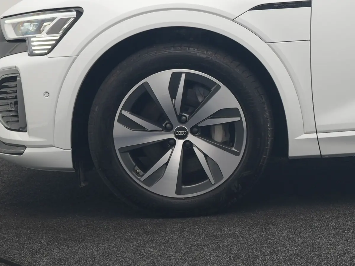 55 quattro S Line 114 kWh Dealer O.H | Trekhaak Afn. | Luchtvering | 360 Camera | Head Up | Adaptive Cruise | Matrix LED | Alcantara Sportstoelen Verwarmd | Apple Carplay | Keyless | Blis | 