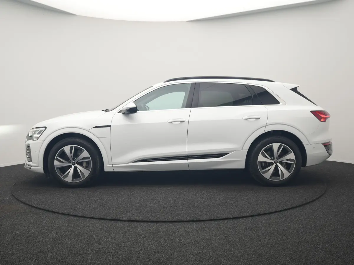 55 quattro S Line 114 kWh Dealer O.H | Trekhaak Afn. | Luchtvering | 360 Camera | Head Up | Adaptive Cruise | Matrix LED | Alcantara Sportstoelen Verwarmd | Apple Carplay | Keyless | Blis | 