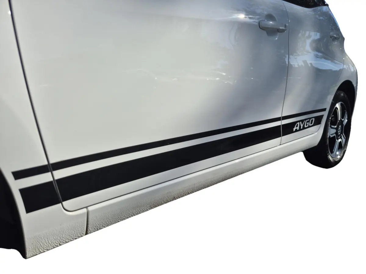 1.0 VVT-i x-play | Airco | Bluetooth | Camera | 5 deurs | Zwart dak |