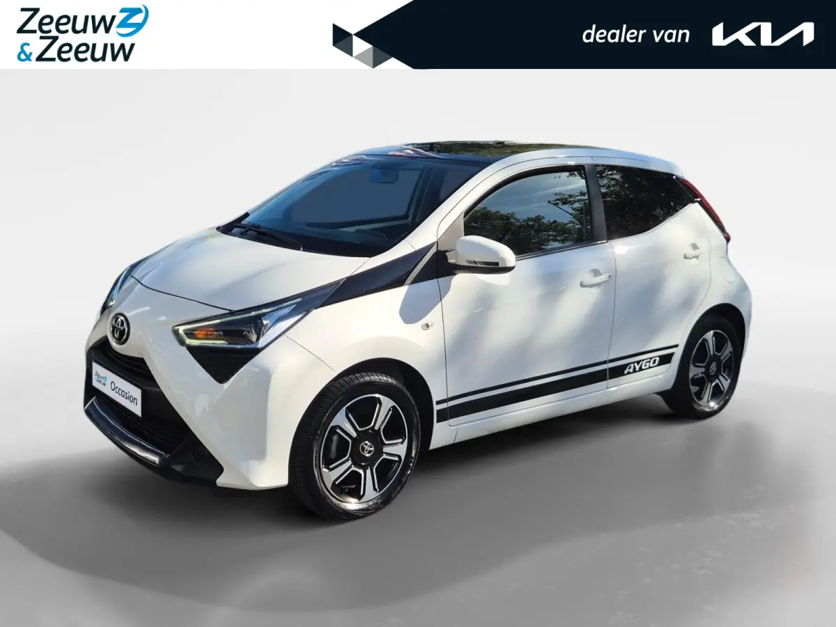 1.0 VVT-i x-play | Airco | Bluetooth | Camera | 5 deurs | Zwart dak |