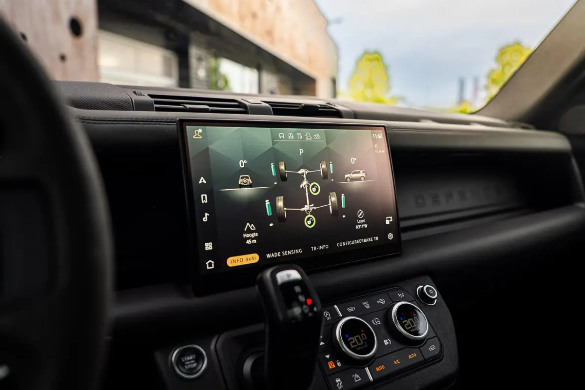 5.0 P525 110 V8 Carpathian Edition | Milltek | Matte PPF | PowerPack | Auto-Terrain | 360 | CarPlay |