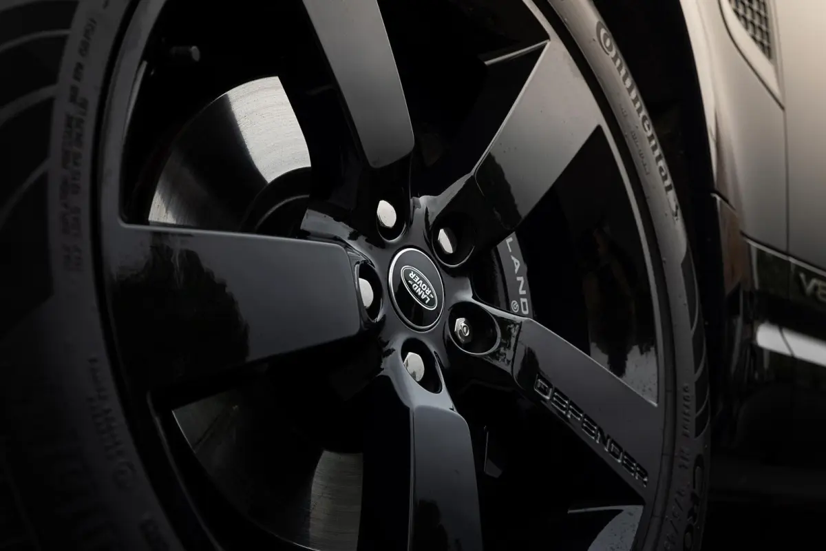 5.0 P525 110 V8 Carpathian Edition | Milltek | Matte PPF | PowerPack | Auto-Terrain | 360 | CarPlay |