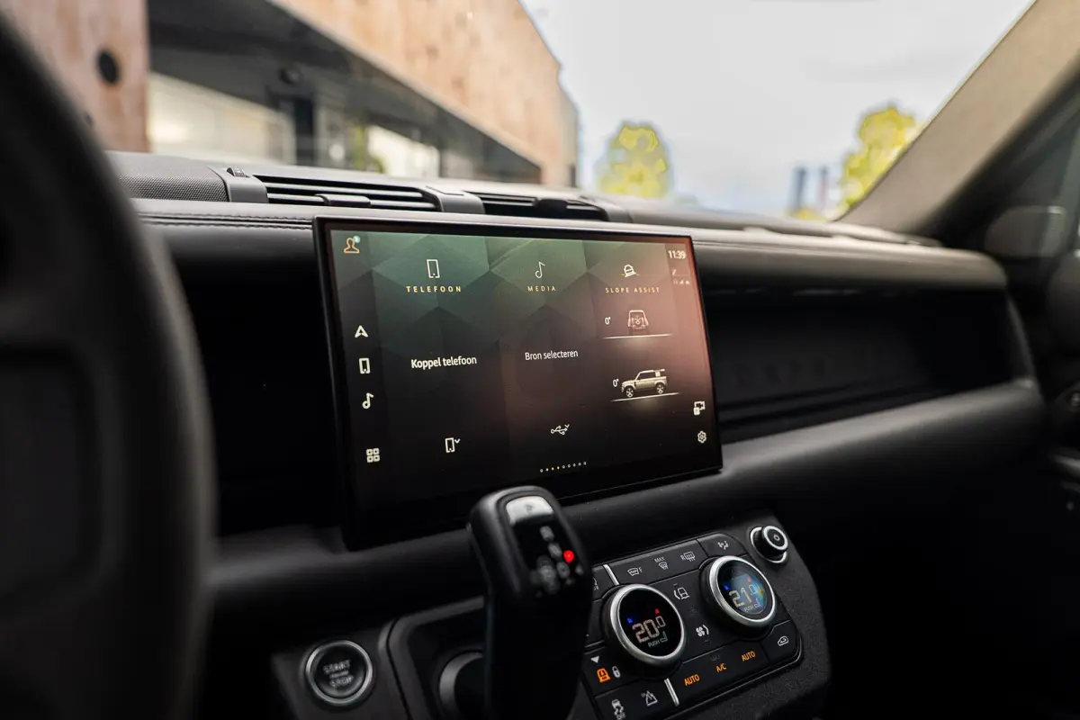 5.0 P525 110 V8 Carpathian Edition | Milltek | Matte PPF | PowerPack | Auto-Terrain | 360 | CarPlay |