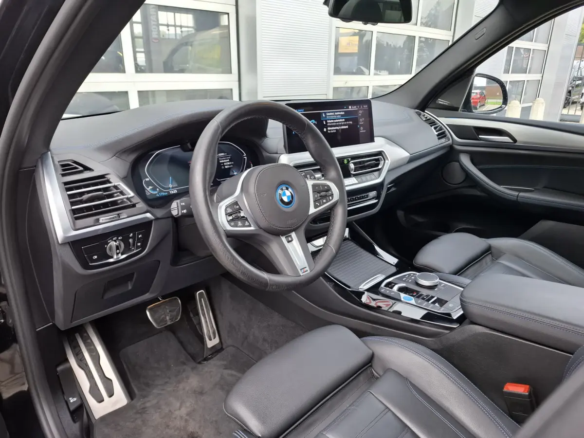 High Executive M-sport 80 kWh | SoH 96.6% | Navigatie/Android/Apple Carplay | LM Velgen 20" | Elektrisch Panoramadak | Stuur/Voorstoelen Verwarmd | ADC | Elektrische Trekhaak | Airco |