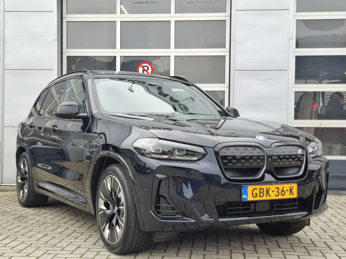 High Executive M-sport 80 kWh | SoH 96.6% | Navigatie/Android/Apple Carplay | LM Velgen 20" | Elektrisch Panoramadak | Stuur/Voorstoelen Verwarmd | ADC | Elektrische Trekhaak | Airco |