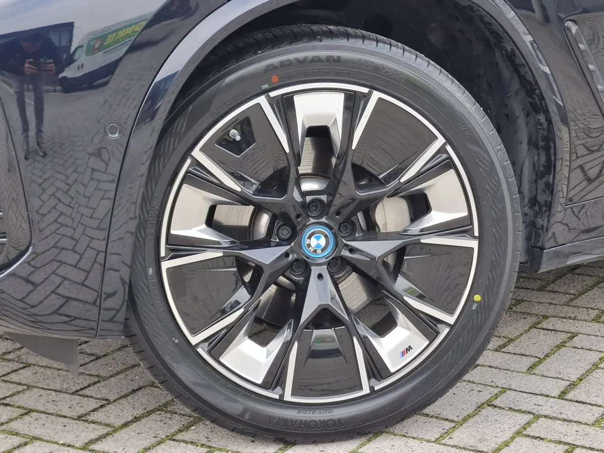 High Executive M-sport 80 kWh | SoH 96.6% | Navigatie/Android/Apple Carplay | LM Velgen 20" | Elektrisch Panoramadak | Stuur/Voorstoelen Verwarmd | ADC | Elektrische Trekhaak | Airco |