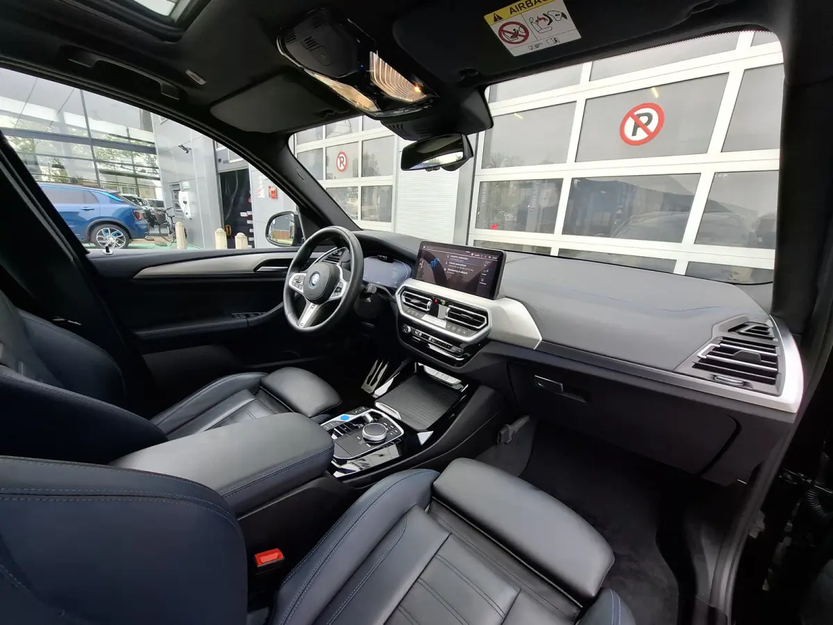 High Executive M-sport 80 kWh | SoH 96.6% | Navigatie/Android/Apple Carplay | LM Velgen 20" | Elektrisch Panoramadak | Stuur/Voorstoelen Verwarmd | ADC | Elektrische Trekhaak | Airco |
