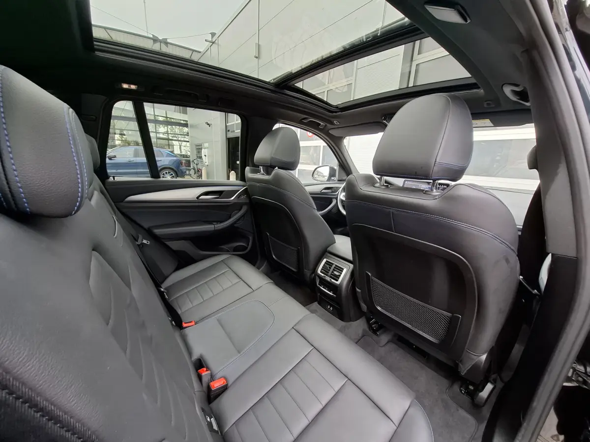 High Executive M-sport 80 kWh | SoH 96.6% | Navigatie/Android/Apple Carplay | LM Velgen 20" | Elektrisch Panoramadak | Stuur/Voorstoelen Verwarmd | ADC | Elektrische Trekhaak | Airco |