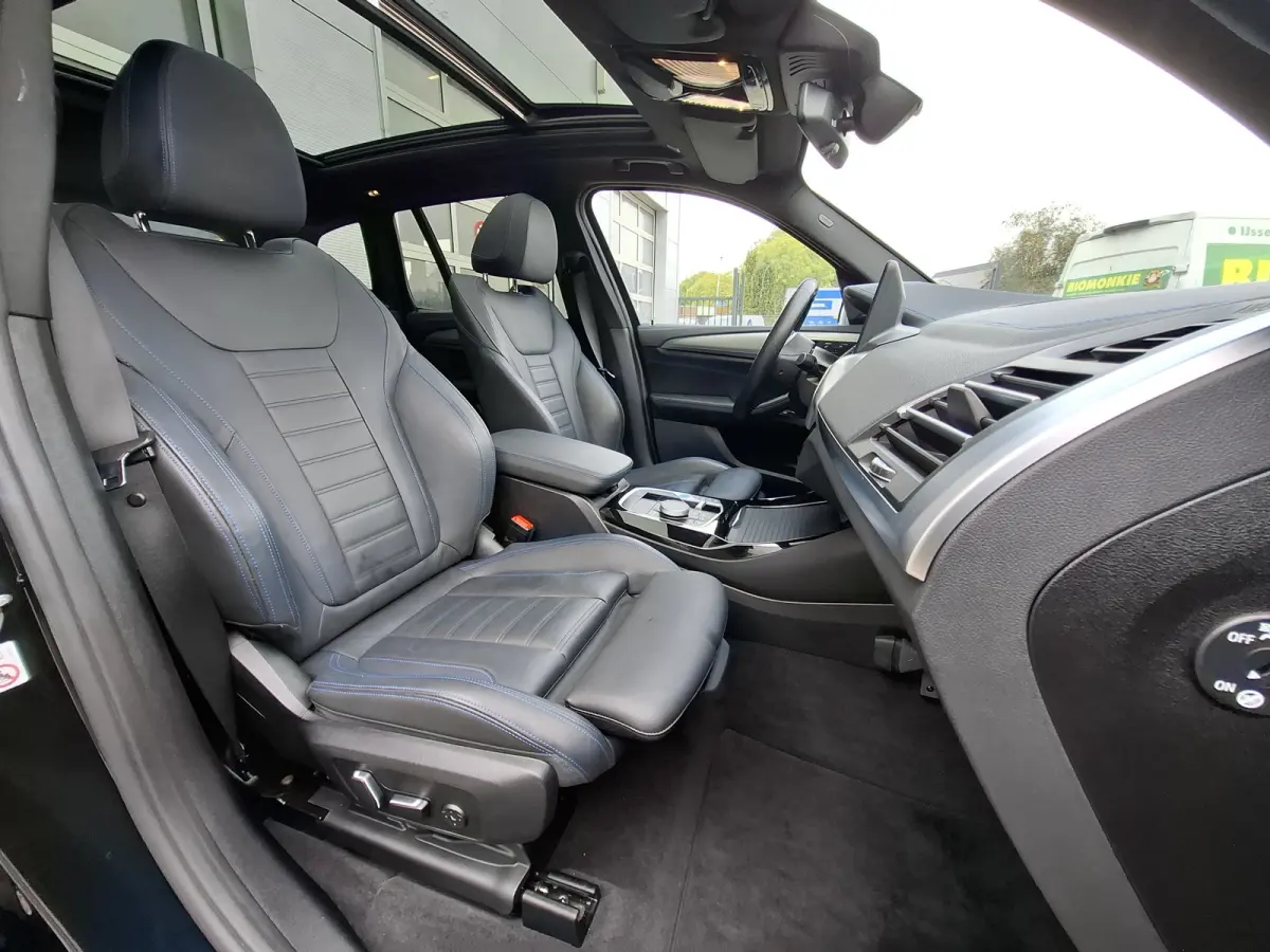 High Executive M-sport 80 kWh | SoH 96.6% | Navigatie/Android/Apple Carplay | LM Velgen 20" | Elektrisch Panoramadak | Stuur/Voorstoelen Verwarmd | ADC | Elektrische Trekhaak | Airco |