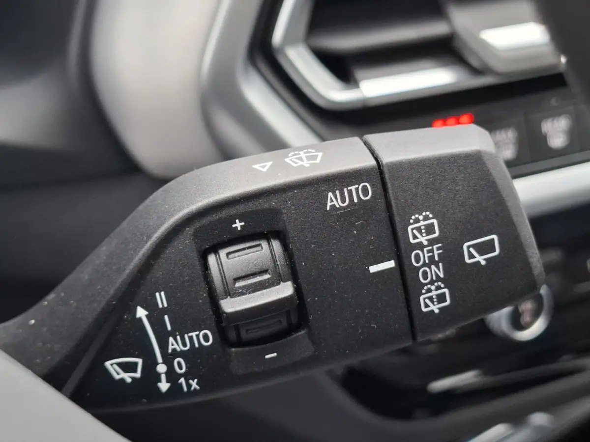 High Executive M-sport 80 kWh | SoH 96.6% | Navigatie/Android/Apple Carplay | LM Velgen 20" | Elektrisch Panoramadak | Stuur/Voorstoelen Verwarmd | ADC | Elektrische Trekhaak | Airco |