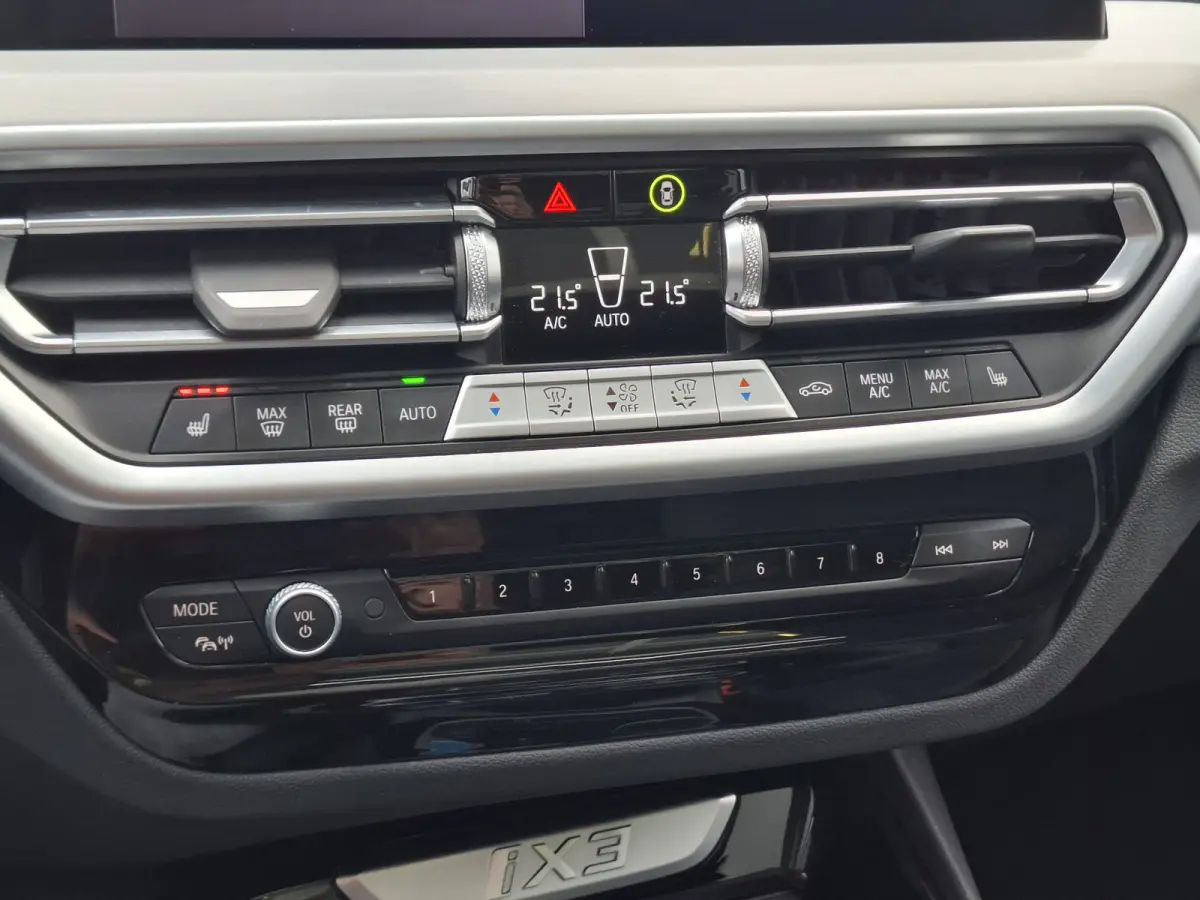 High Executive M-sport 80 kWh | SoH 96.6% | Navigatie/Android/Apple Carplay | LM Velgen 20" | Elektrisch Panoramadak | Stuur/Voorstoelen Verwarmd | ADC | Elektrische Trekhaak | Airco |