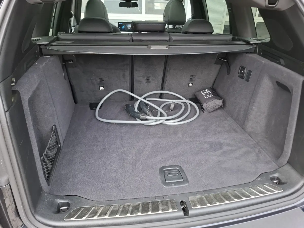 High Executive M-sport 80 kWh | SoH 96.6% | Navigatie/Android/Apple Carplay | LM Velgen 20" | Elektrisch Panoramadak | Stuur/Voorstoelen Verwarmd | ADC | Elektrische Trekhaak | Airco |