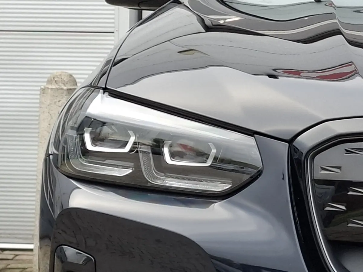 High Executive M-sport 80 kWh | SoH 96.6% | Navigatie/Android/Apple Carplay | LM Velgen 20" | Elektrisch Panoramadak | Stuur/Voorstoelen Verwarmd | ADC | Elektrische Trekhaak | Airco |