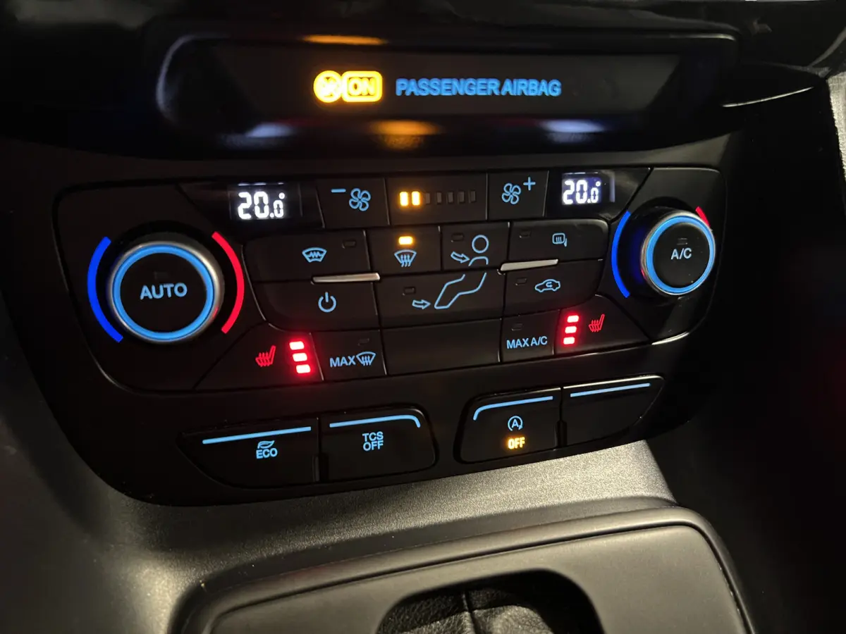 1.5 EcoBlue L2 Sport Trekhaak | LM Velgen 17" | Cruise Control | Voorstoelen Verwarmd | Voorruit Verwarmd | Airco | PDC Achter |