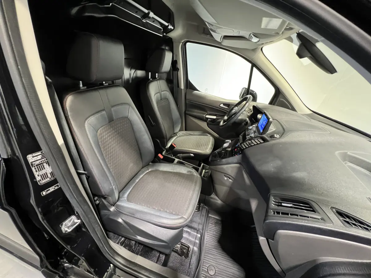 1.5 EcoBlue L2 Sport Trekhaak | LM Velgen 17" | Cruise Control | Voorstoelen Verwarmd | Voorruit Verwarmd | Airco | PDC Achter |