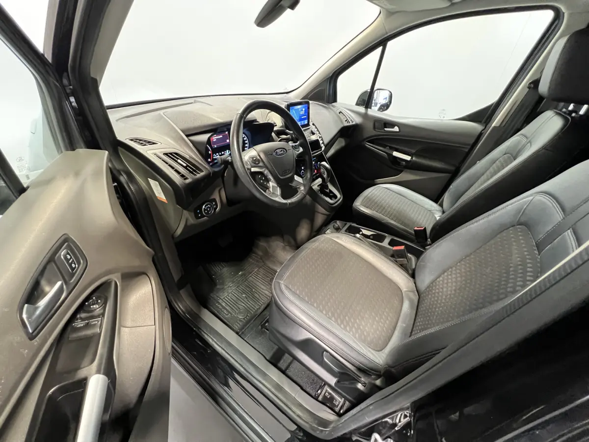 1.5 EcoBlue L2 Sport Trekhaak | LM Velgen 17" | Cruise Control | Voorstoelen Verwarmd | Voorruit Verwarmd | Airco | PDC Achter |