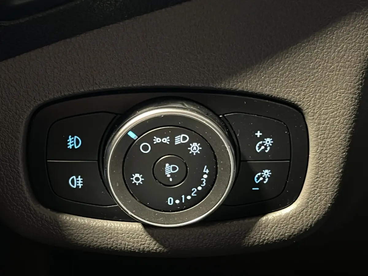 1.5 EcoBlue L2 Sport Trekhaak | LM Velgen 17" | Cruise Control | Voorstoelen Verwarmd | Voorruit Verwarmd | Airco | PDC Achter |